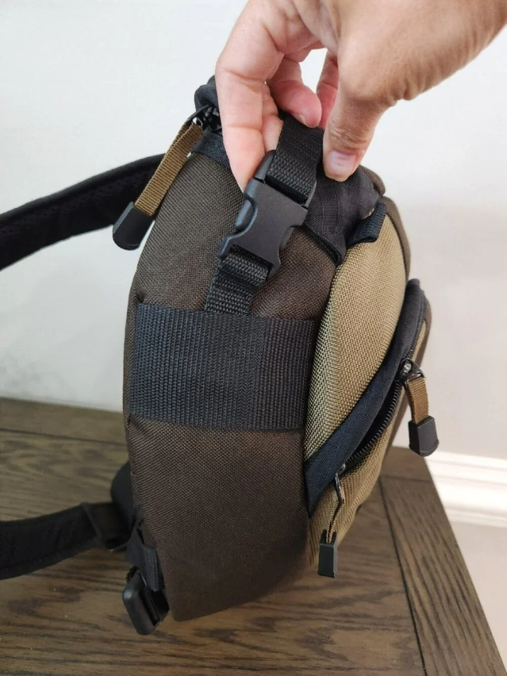 Tamrac Velocity 7x Sling Bag SLR Camera Bag Adjustable Shoulder Strap 5767 Brown
